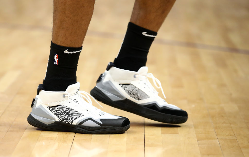 kawhi leonard shoe sponsor