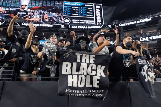 Las Vegas Raiders to require vaccines for fans at home games