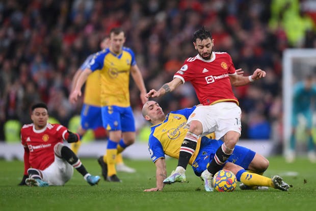 Oriol Romeu of Southampton challenges Bruno Fernandes of Manchester United during Premier League match (by Laurence Griffiths/Getty Images)