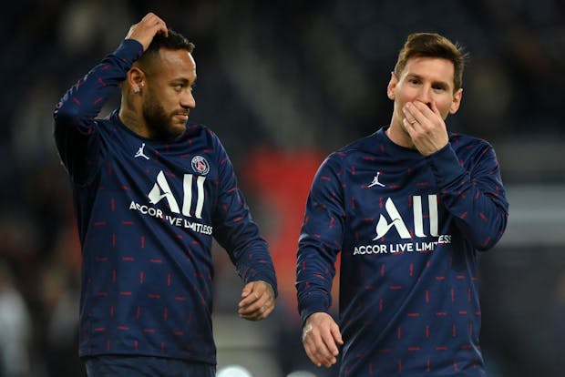 Lionel Messi talks with Neymar during Paris Saint-Germain's warm up ahead of Ligue 1 match against Lille (by Justin Setterfield/Getty Images)