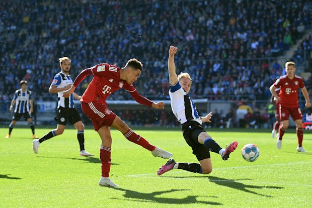 Jamal Musiala of Bayern Munich shoots on goal during the Bundesliga match at Arminia Bielefeld on April 17, 2022 (by Stuart Franklin/Getty Images)