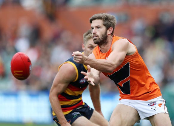 Callan Ward of the GWS Giants handpasses the ball during the 2022 AFL Round 7 match against the Adelaide Crows on April 30, 2022 (by Sarah Reed/AFL Photos via Getty Images)