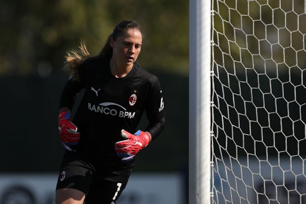 AC Milan Women goalkeeper Laura Giuliani in action against AS Roma. (Photo by Jonathan Moscrop/Getty Images)