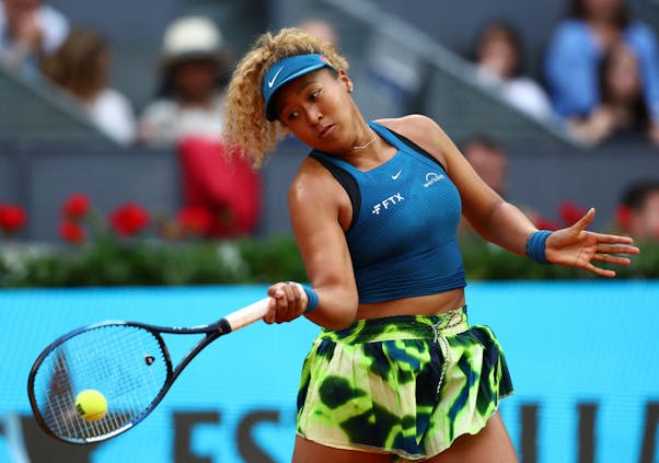 Naomi Osaka in action during the Madrid Open on May 1, 2022 (by Clive Brunskill/Getty Images)