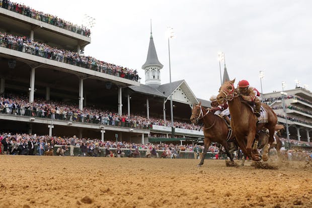 Rich Strike with Sonny Leon (r) comes down the stretch at the 2022 Kentucky Derby. (Photo by Rob Carr/Getty Images)
