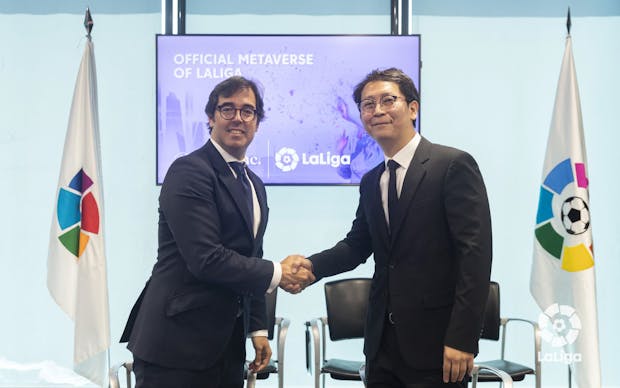 Jorge de la Vega, LaLiga commercial and marketing director (left)  and Yun Kee Hong, chief executive TVM. (Photo: LaLiga).