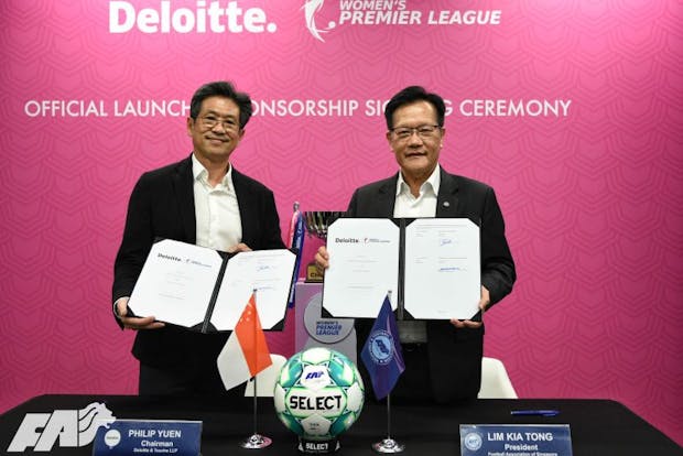 Deloitte Singapore chairman Philip Yuen and Football Association of Singapore president Lim Kia Tong. (Photo by FAS/Deloitte)