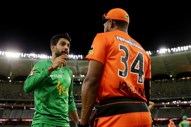 Haris Rauf of Pakistan and Chris Jordan of England in action at Optus Stadium in Perth. (Photo by Will Russell/Getty Images)