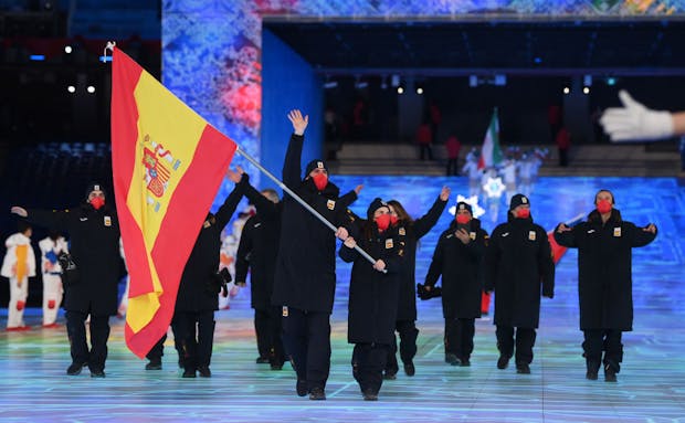 Flag bearers Queralt Castellet and Ander Mirambell of Spain at the opening ceremony of the Beijing 2022 Winter Olympics (by David Ramos/Getty Images)