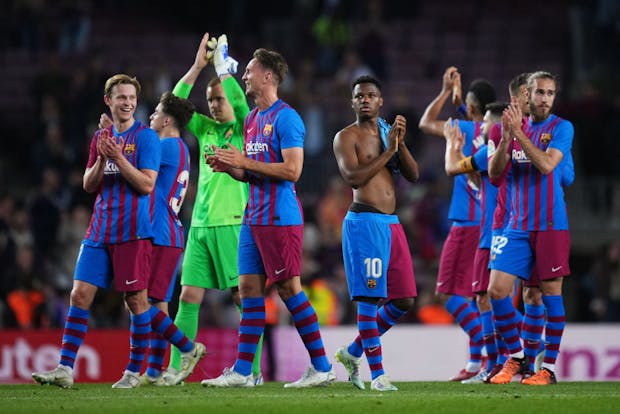 FC Barcelona players applaud the fans after their side's victory during the LaLiga match against RC Celta de Vigo on May 10, 2022 (by Alex Caparros/Getty Images)