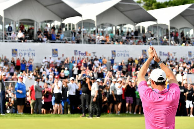 Rory McIlroy acknowledges crowd after winning RBC Canadian Open (Photo by Minas Panagiotakis/Getty Images)