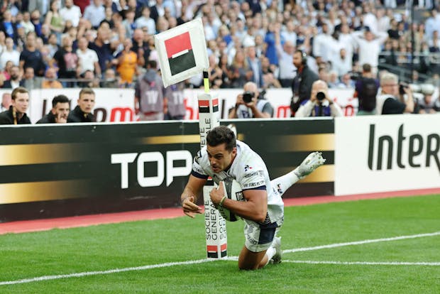 Arthur Vincent of Montpellier scores during Top 14 final against Castres on June 24, 2022 in Paris (Photo by David Rogers/Getty Images)