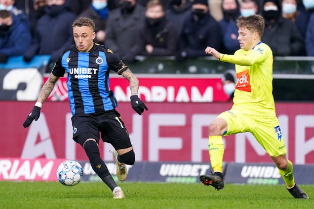 Noa Lang of Club Brugge is challenged by Matisse Samoise of KAA Gent (Photo by Joris Verwijst/BSR Agency/Getty Images)