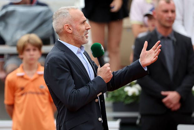 Alex Corretja directs an on-court interview during the 2022 French Open (by John Berry/Getty Images)