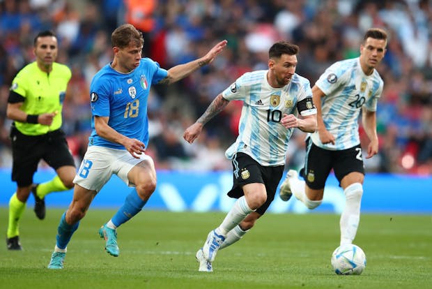 Nicolo Barella of Italy in action with Lionel Messi of Argentina (Photo by Chris Brunskill/Fantasista/Getty Images)