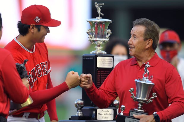 Shohei Ohtani (L) of Major League Baseball's Los Angeles Angels along with club owner Arte Moreno. (Getty Images)