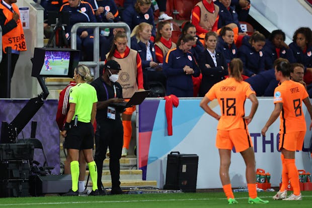 Match referee Ivana Martincic checks the VAR screen during the Uefa Women's Euro 2022 quarter final match (by Robbie Jay Barratt - AMA/Getty Images)