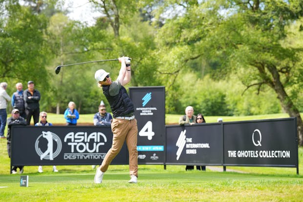 Scott Vincent on his way to victory at the International Series England event at Slaley Hall on June 4, 2022 (by Aitor Alcalde/LIV Golf/Getty Images)