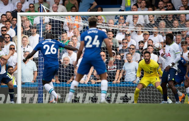 Kalidou Koulibaly opens the scoring for Chelsea during the Premier League match against Tottenham Hotspur on August 14, 2022 (by Visionhaus/Getty Images)