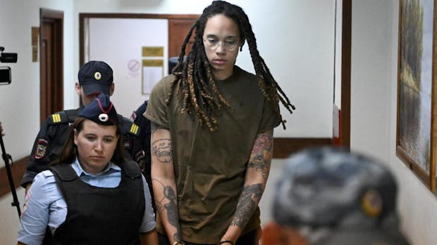 Brittney Griner being escorted to a Russian courtroom. (Getty Images)