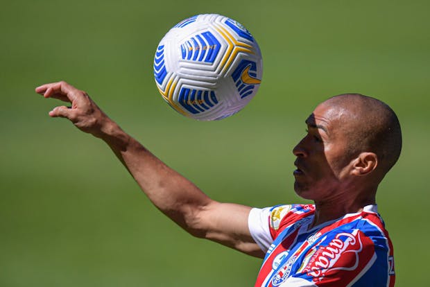 Nina Paraiba of Bahia controls the ball during a Serie A match against Atletico MG on July 25, 2021 (by Pedro Vilela/Getty Images)