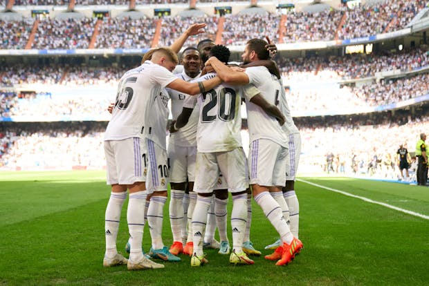 Vinicius Junior of Real Madrid celebrates with teammates after scoring during the LaLiga match versus RCD Mallorca on September 11, 2022 (by Angel Martinez/Getty Images)