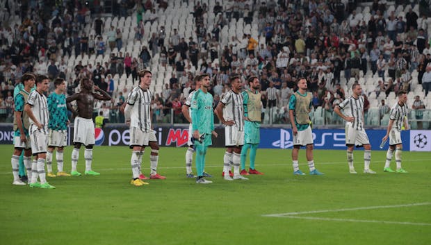 Juventus players react following the Uefa Champions League defeat to Benfica at Allianz Stadium on September 14, 2022 (by Emilio Andreoli/Getty Images)