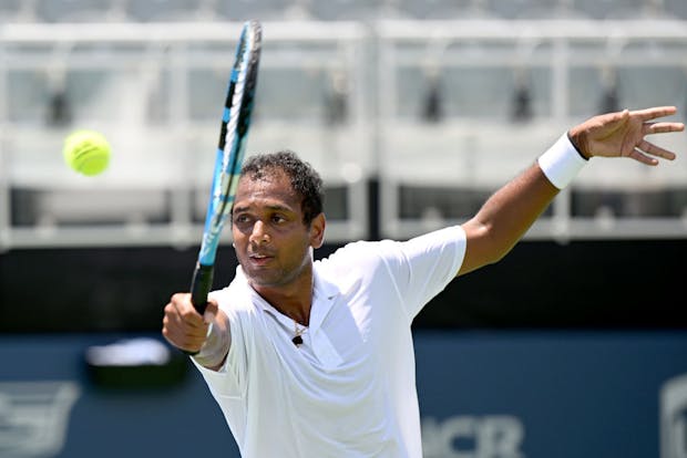 Ramkumar Ramanathan hits a shot against Ben Shelton during the Atlanta Open on July 26, 2022 (by Adam Hagy/Getty Images)
