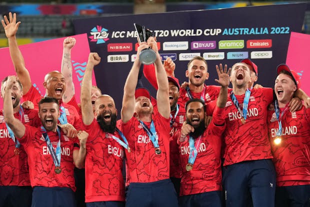 England celebrate after winning the 2022 ICC Men's T20 World Cup final against Pakistan. (by Isuru Sameera/Gallo Images/Getty Images)