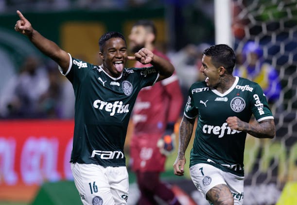 Endrick (L) of Palmeiras celebrates with teammate Dudu after scoring during the match against Fortaleza which clinched the 2022 Serie A title on November 2 (by Alexandre Schneider/Getty Images)