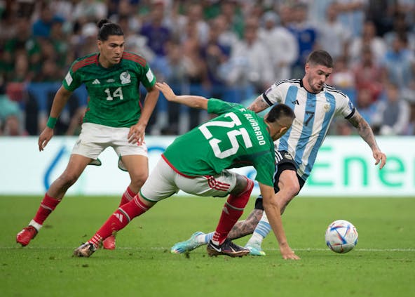 Rodrigo De Paul of Argentina in action versus Mexico during Fifa World Cup match on November 26, 2022 (by Visionhaus/Getty Images)