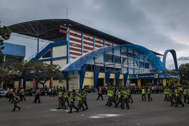 Indonesian soldiers outside Kanjuruhan Stadium on October 5, 2022 (by Ulet Ifansasti/Getty Images)
