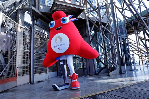 A mascot of the Paris 2024 Paralympic Games poses at the Eiffel Tower. (by Chesnot/Getty Images)