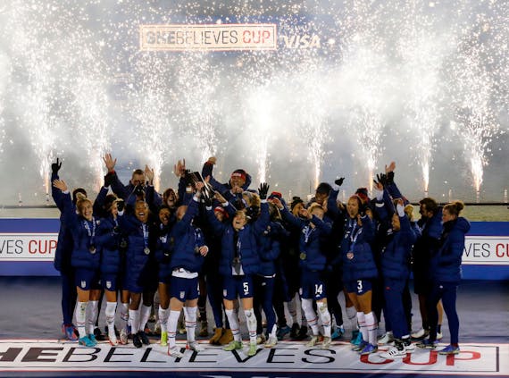 The United States celebrating the 2022 SheBelieves Cup title (Getty Images)