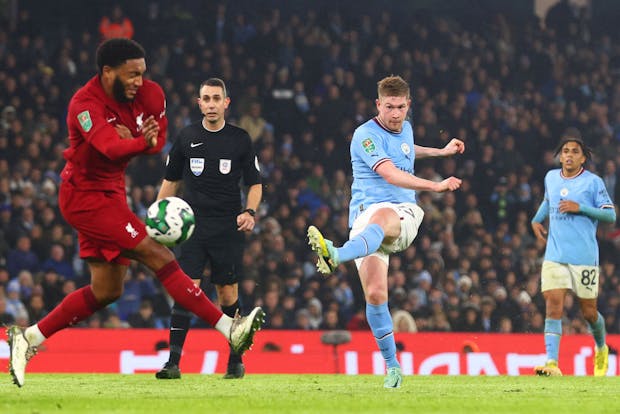 Kevin de Bruyne of Manchester City in action during the Carabao Cup match against Liverpool on December 22, 2022 (by Chris Brunskill/Fantasista/Getty Images)