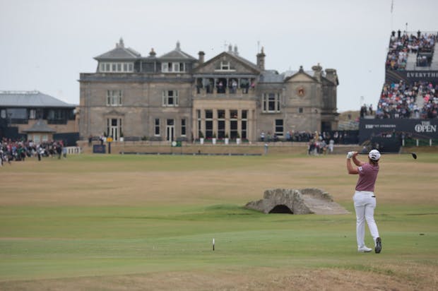 Cameron Smith tees off at 18th hole during 150th Open at St Andrews Old Course (Photo by MB Media/Getty Images)