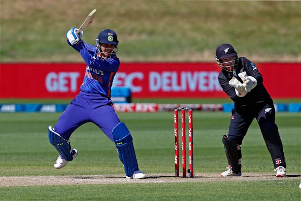 Smriti Mandhana (left), the most expensive player in the WPL auction (Photo: James Allan/Getty Images)