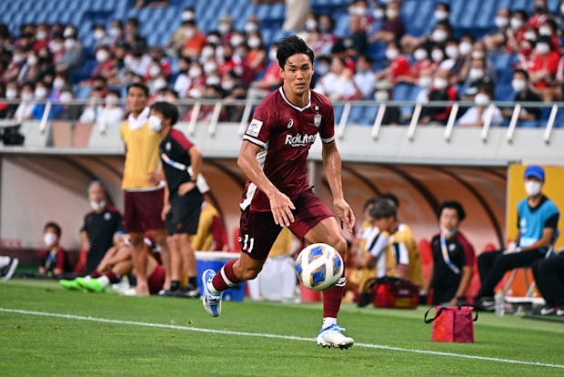 Yoshinori Muto of Vissel Kobe in action (Photo by Kenta Harada/Getty Images)