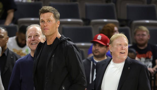 Tom Brady and Las Vegas Raiders owner and Las Vegas Aces owner Mark Davis at an Aces game in 2022 (Getty Images)