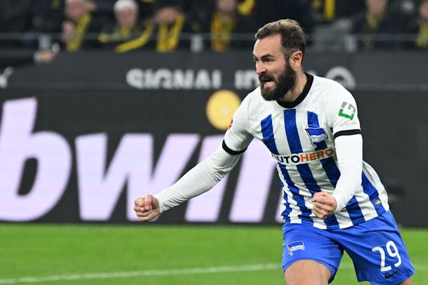 Lucas Tousart of Hertha BSC celebrates after scoring during the Bundesliga match against Borussia Dortmund on February 19, 2023 (by Fantasista/Getty Images)