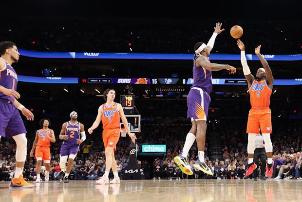 Luguentz Dort, #5 of the Oklahoma City Thunder, attempts a shot over Torrey Craig, #0 of the Phoenix Suns, during the NBA game on March 8, 2023 (by Christian Petersen/Getty Images)