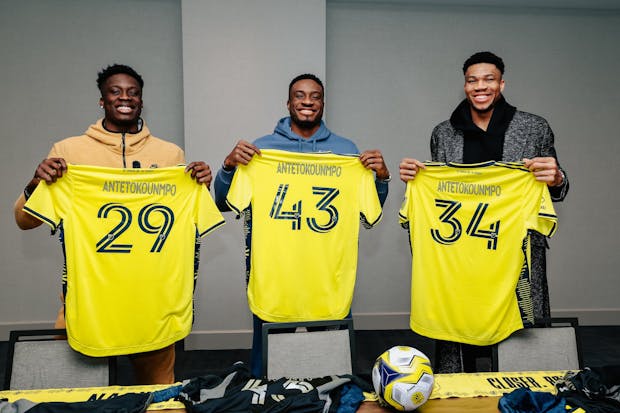 Giannis Antetokounmpo (right) with his brothers Kostas (left) and Thanasis (center) with Nashville SC jerseys (Nashville SC/Twitter)