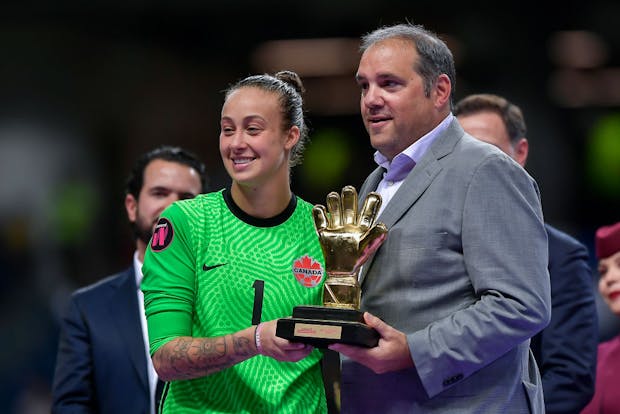 Kailen Sheridan, goalkeeper of Canada with Victor Montagliani, president of Concacaf (Getty Images)