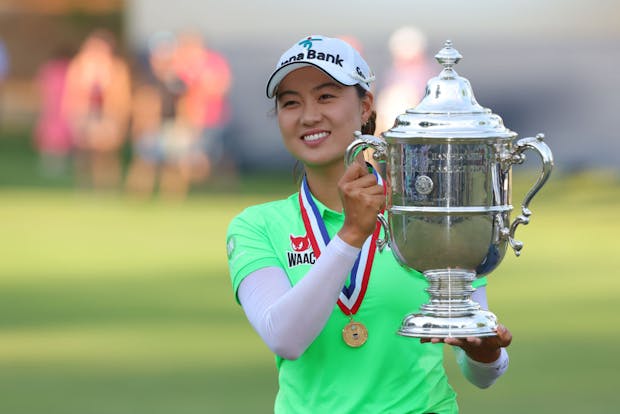 Minjee Lee poses with the trophy after winning the 2022 U.S. Women's Open at Pine Needles Lodge and Golf Club (by Kevin C. Cox/Getty Images)