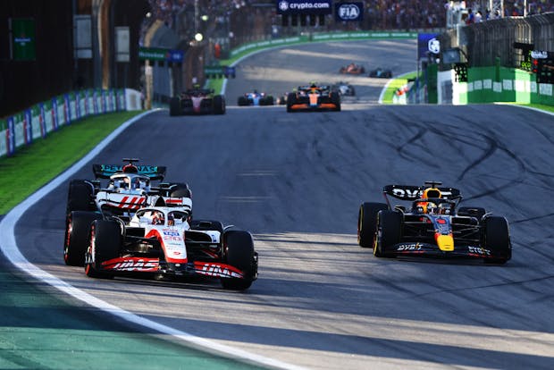 Kevin Magnussen of Haas F1 leads the Sprint race at the 2022 São Paulo Grand Prix (by Mark Thompson/Getty Images)