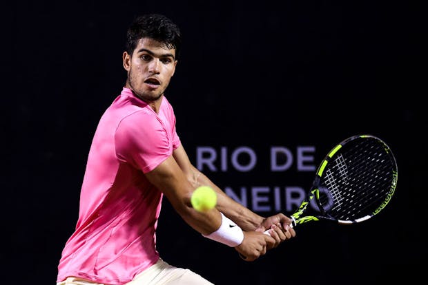 Carlos Alcaraz returns a shot during 2023 Rio Open (Photo by Buda Mendes/Getty Images)