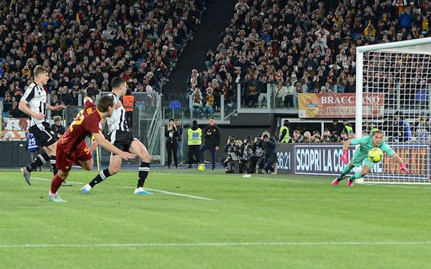 Edoardo Bove of AS Roma scoring during the Serie A match against Udinese Calcio on April 16, 2023 (by Silvia Lore/Getty Images)