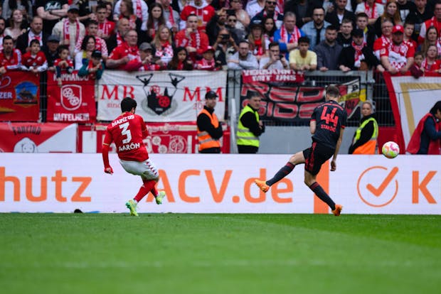Aaron Martin of Mainz scores during the Bundesliga match against Bayern Munich on April 22, 2023 (Markus Gilliar - GES Sportfoto/Getty Images)