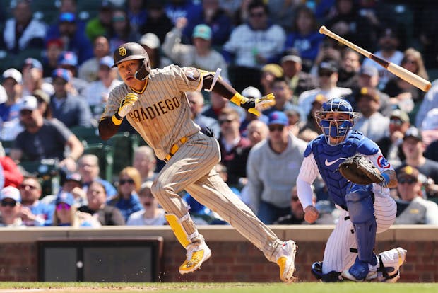 Ha-Seong Kim of the San Diego Padres runs to first base against the Chicago Cubs (Photo by Michael Reaves/Getty Images)