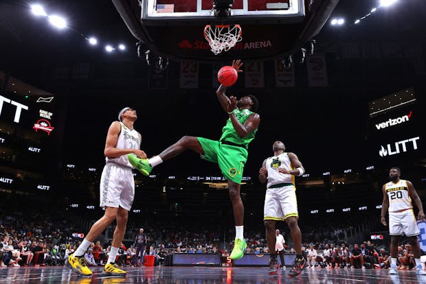 Isaiah Austin of the Enemies dunks against the Aliens during the All-Star game prior to the 2022 Big3 Championship (by Kevin C. Cox/Getty Images for BIG3)